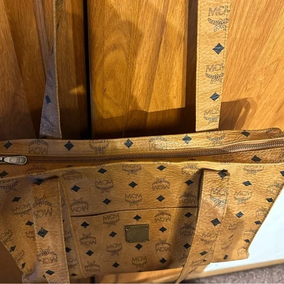 MCM long strap conyack zipper top Tote Bag inside pocket - Picture 2 of 15
